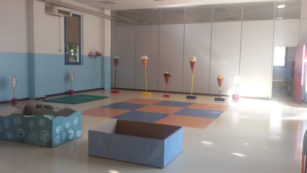 stand classe arancioni e lilla